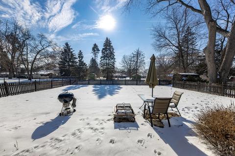 2266 Lowry St, Aurora, IL 60506 photo 4