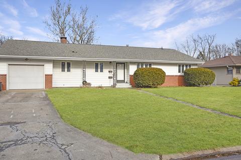 212 Hillside Ln, Bloomington, IL 61701 photo 2