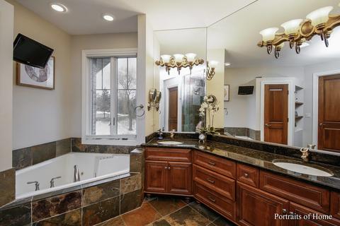 9350 E Falling Waters Dr, Burr Ridge, IL 60527 photo 16