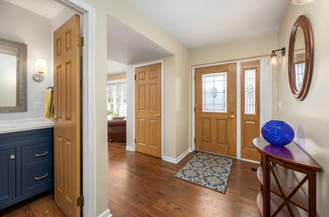 1350 Mayfield Ln, Hoffman Estates, IL 60169 photo 3