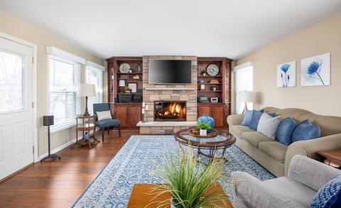 1350 Mayfield Ln, Hoffman Estates, IL 60169 photo 9