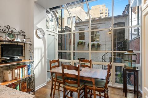 58 Elm St, Chicago, IL 60611 photo 8