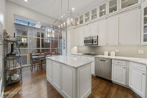 58 Elm St, Chicago, IL 60611 photo 6