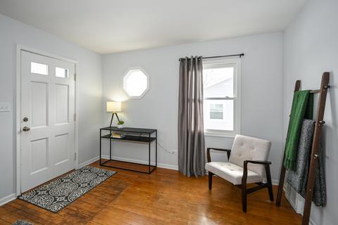 1102 S Gables Blvd, Wheaton, IL 60189 photo 4