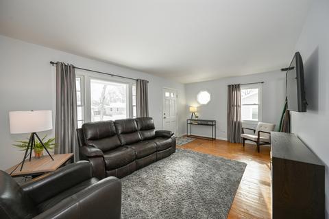 1102 S Gables Blvd, Wheaton, IL 60189 photo 6