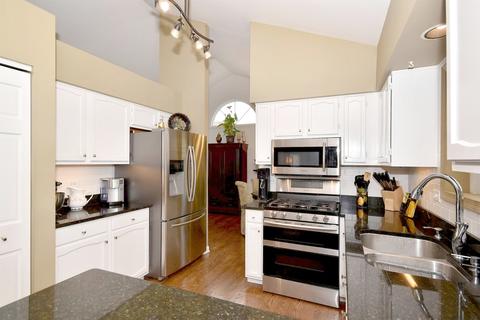 1352 Northgate Ct, Bartlett, IL 60103 photo 4