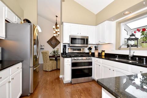 1352 Northgate Ct, Bartlett, IL 60103 photo 2