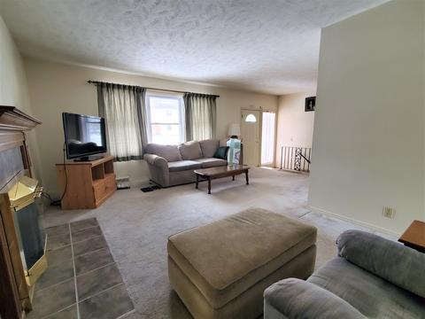 306 Hillside Ln, Bloomington, IL 61701 photo 2