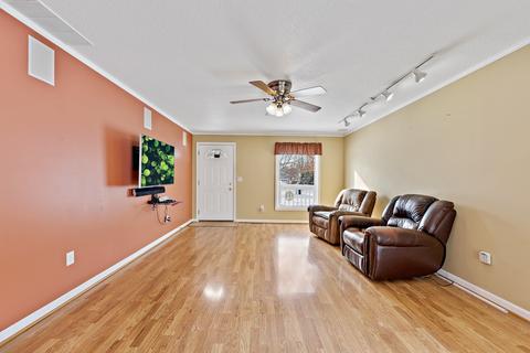 333 E Seminary Ave, Onarga, IL 60955 photo 4
