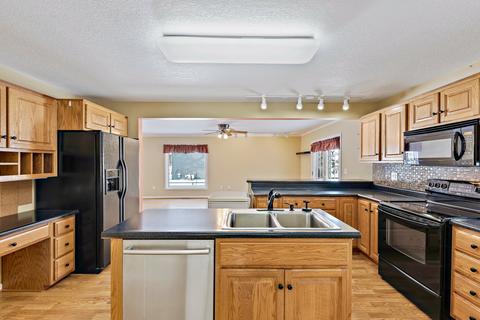 333 E Seminary Ave, Onarga, IL 60955 photo 10