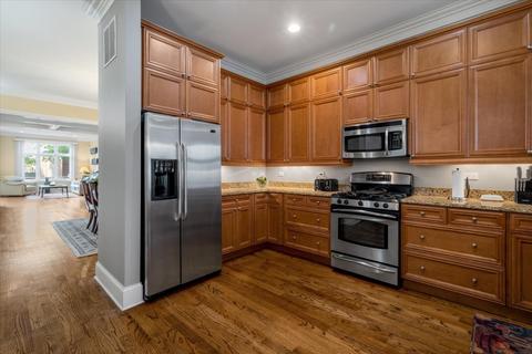3003 N Oakley Ave, Chicago, IL 60618 photo 10