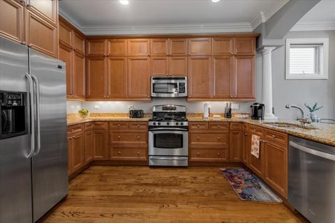 3003 N Oakley Ave, Chicago, IL 60618 photo 11