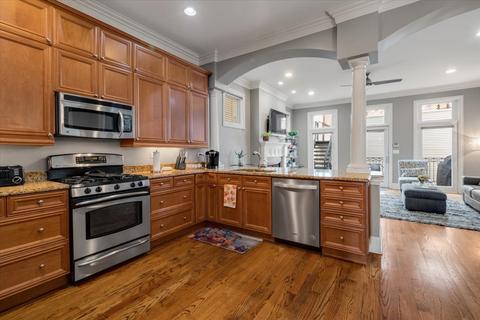 3003 N Oakley Ave, Chicago, IL 60618 photo 12