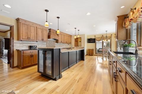 2056 Middleton Dr, Wheaton, IL 60189 photo 8