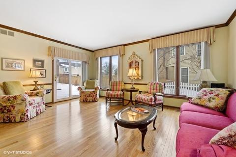 2056 Middleton Dr, Wheaton, IL 60189 photo 4