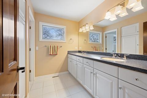 2056 Middleton Dr, Wheaton, IL 60189 photo 18