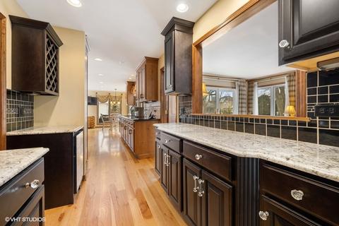 2056 Middleton Dr, Wheaton, IL 60189 photo 7