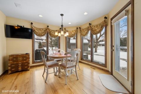 2056 Middleton Dr, Wheaton, IL 60189 photo 9