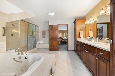 2056 Middleton Dr, Wheaton, IL 60189 photo 15