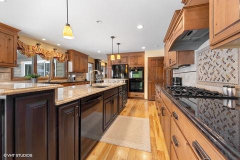 2056 Middleton Dr, Wheaton, IL 60189 photo 10