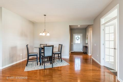 2820 Edgewater Dr, Elgin, IL 60124 photo 13