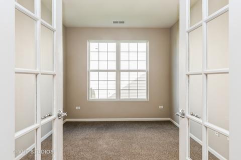 2820 Edgewater Dr, Elgin, IL 60124 photo 8