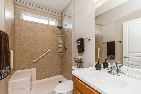 2820 Edgewater Dr, Elgin, IL 60124 photo 7