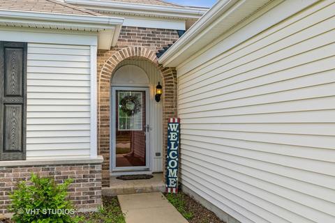 2820 Edgewater Dr, Elgin, IL 60124 photo 4