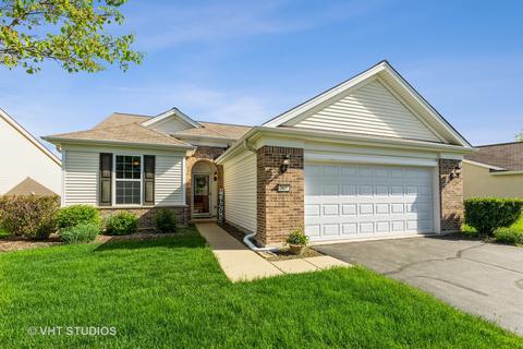 2820 Edgewater Dr, Elgin, IL 60124 photo 1