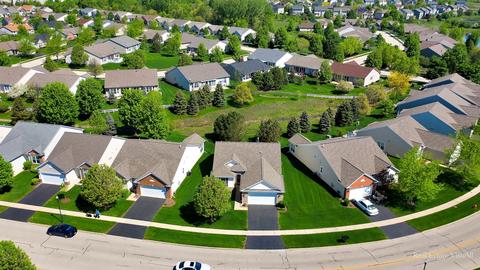2820 Edgewater Dr, Elgin, IL 60124 photo 3