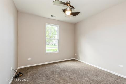 2820 Edgewater Dr, Elgin, IL 60124 photo 6