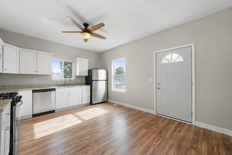 216 Ann St, Elgin, IL 60120 photo 5