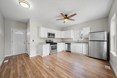 216 Ann St, Elgin, IL 60120 photo 2