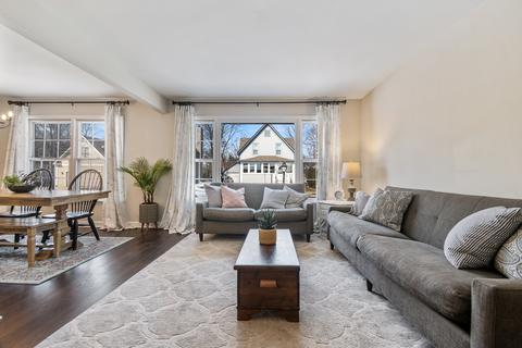 1022 E Jefferson Ave, Wheaton, IL 60187 photo 3