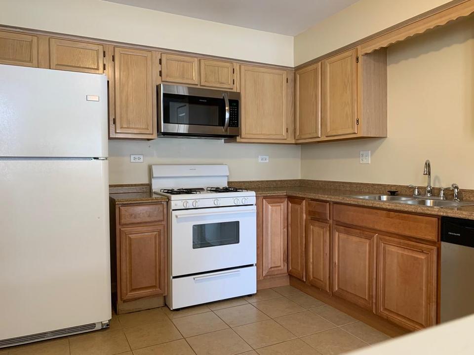  2199 Camden Ln, Hanover Park, IL 60133 photo 8
