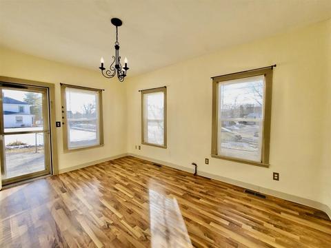 314 E 6th St, Pecatonica, IL 61063 photo 4