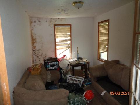 551 E Center St, Freeport, IL 61032 photo 7