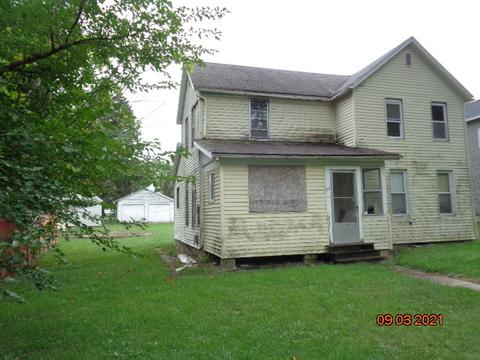 551 E Center St, Freeport, IL 61032 photo 3
