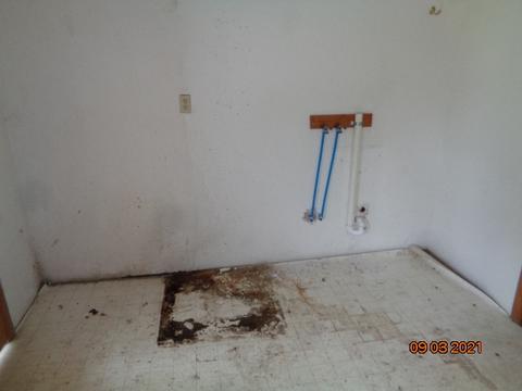 551 E Center St, Freeport, IL 61032 photo 9