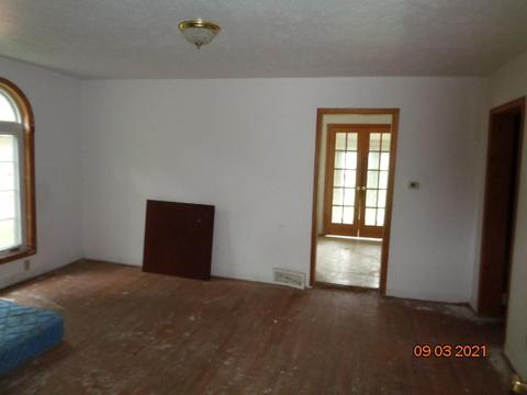 551 E Center St, Freeport, IL 61032 photo 5