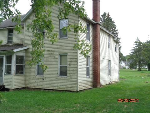 551 E Center St, Freeport, IL 61032 photo 2