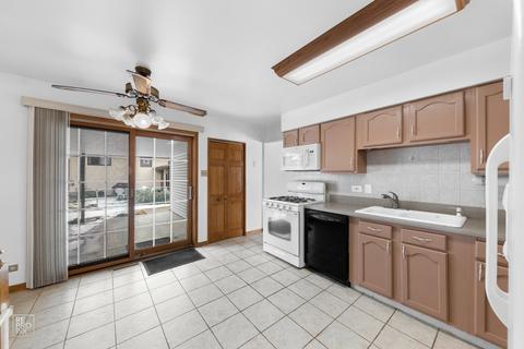 812 Forest Ct, Bartlett, IL 60103 photo 5