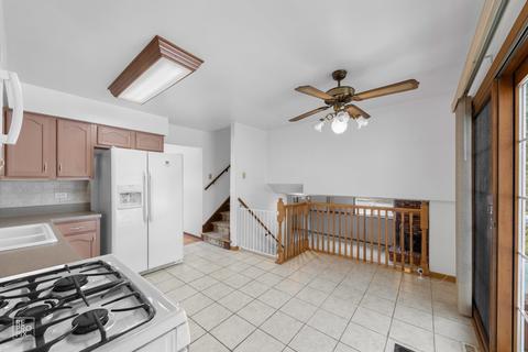 812 Forest Ct, Bartlett, IL 60103 photo 6
