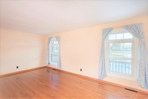 4215 Gloucester Rd, Roscoe, IL 61073 photo 8