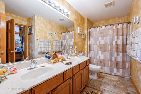 1682 Rosehall Ln, Elgin, IL 60123 photo 15