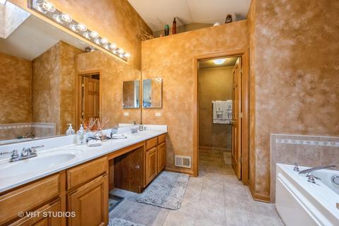 1682 Rosehall Ln, Elgin, IL 60123 photo 17