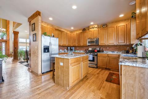 1682 Rosehall Ln, Elgin, IL 60123 photo 6