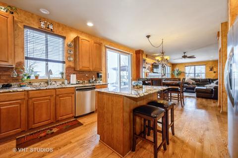 1682 Rosehall Ln, Elgin, IL 60123 photo 8