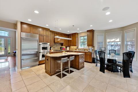 2737 Summit Dr, Glenview, IL 60025 photo 8