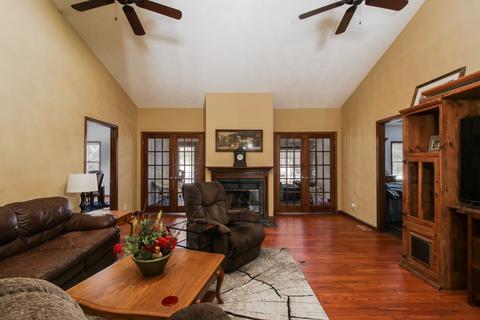 301 W 3rd St, Delavan, IL 61734 photo 4